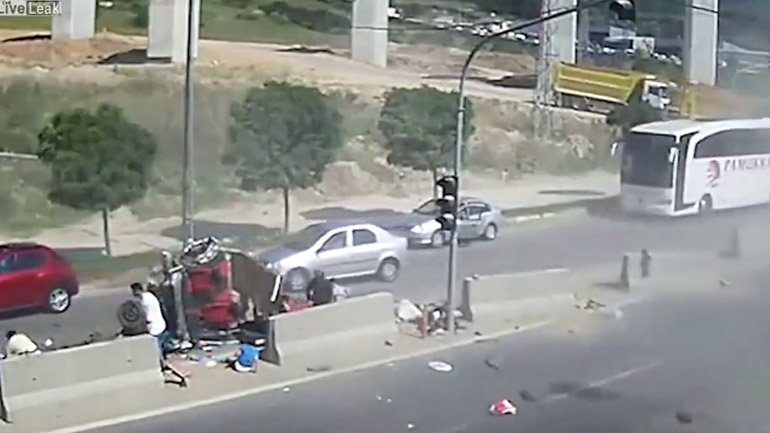 Πώς βγήκαν ζωντανοί από τέτοιο ατύχημα;